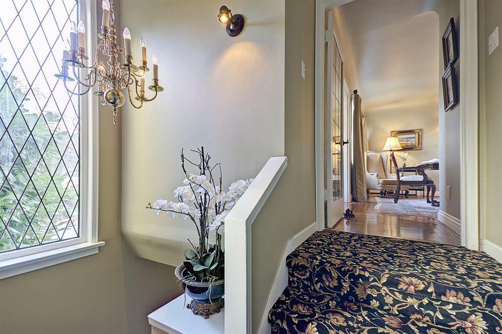 The English Bay Inn Langley Exteriér fotografie